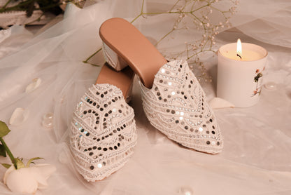 classic Ivory Ornamented Juttis