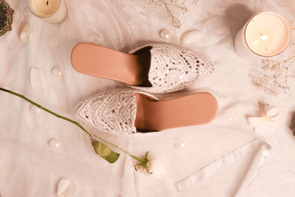 classic Ivory Ornamented Juttis